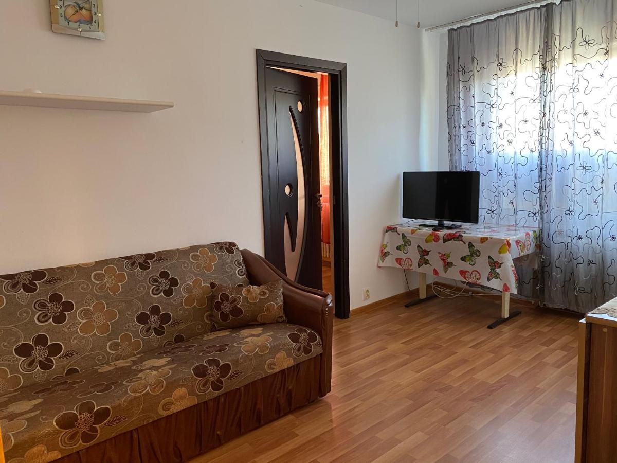 Cozy Apartments Bacau Bagian luar foto